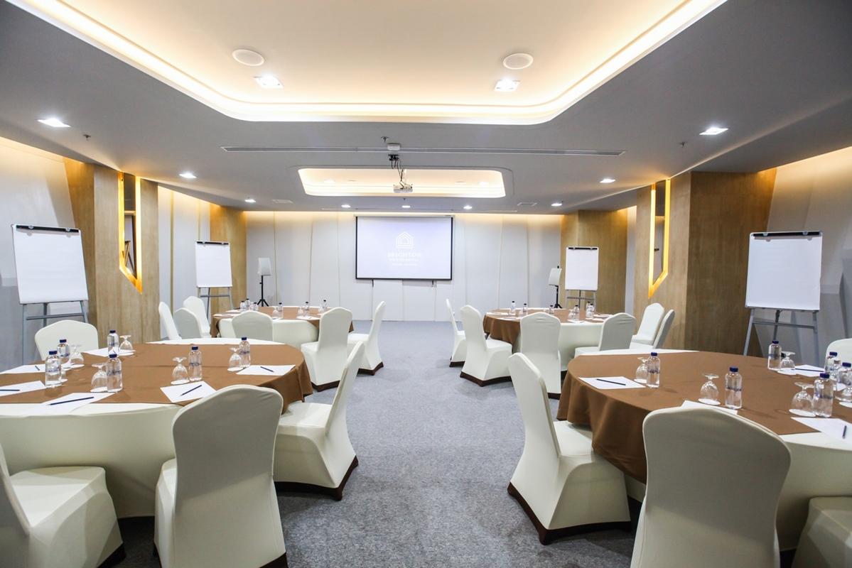 Brighton Grand Hotel Pattaya - Sha Extra Plus Eksteriør billede Meeting room