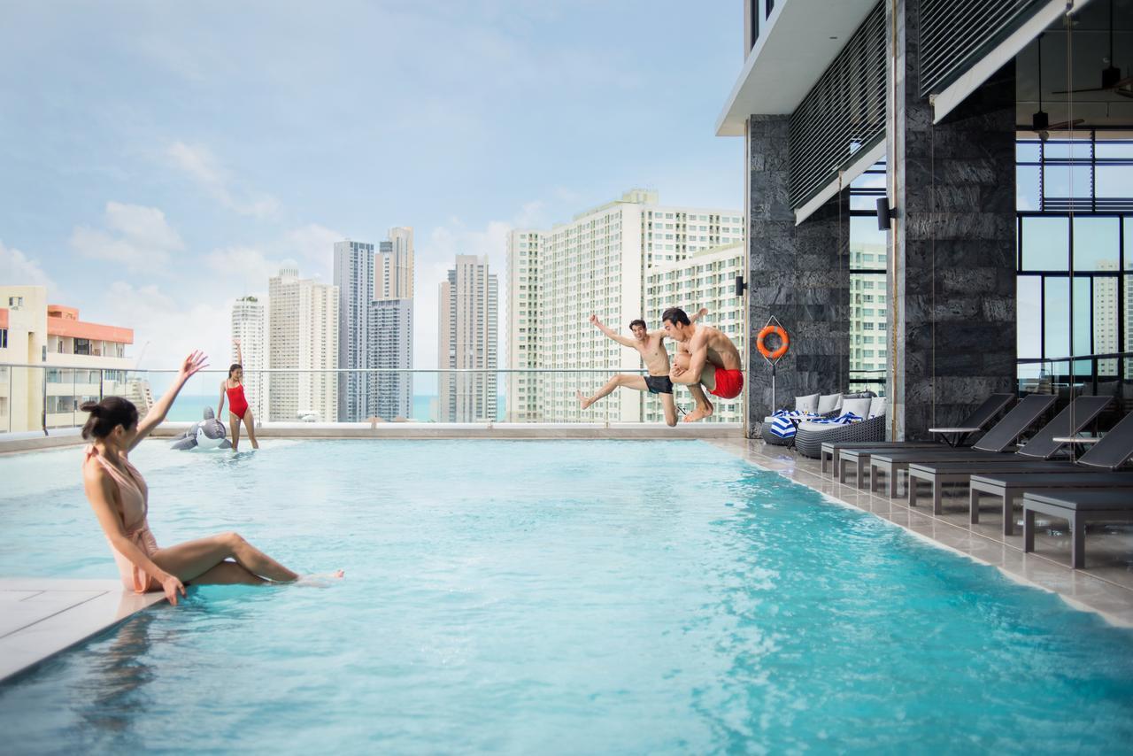 Brighton Grand Hotel Pattaya - Sha Extra Plus Eksteriør billede The swimming pool at the 33rd floor